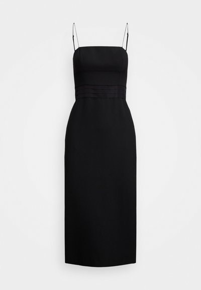 Μαύρο midi φόρεμα από μαλακό ύφασμα, διαθέτοντας εφαρμοστό μπούστο με λεπτές τιράντες και ραφές στη μέση.