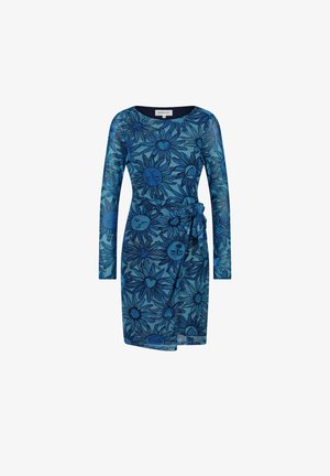 Langdurige jurk van blauwe stof met een bloemenpatroon en motieven van zon en hart, met een taille die is aangesnoerd met een vaste riem.