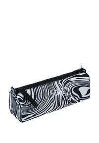 Astuccio in bianco e nero con motivo a linee ondulate, chiusura con zip e manico in tessuto. Design cilindrico compatto, realizzato in materiale resistente.
