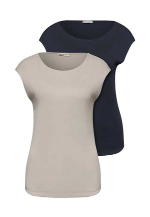 Deux t-shirts simples à manches courtes et col rond, l'un beige à l'avant et l'autre noir derrière, avec de petites étiquettes marquées au niveau de l'encolure.