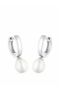 Silver hoops med stora, vita, ovala pärlor som hänger från varje hoop. Slät yta med en modern design.