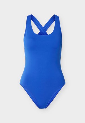 Μπλε ολόσωμο μαγιό με φαρδιές τιράντες που διασταυρώνονται στην πλάτη, σχεδιασμένο για κολύμβηση ή δραστήρια θαλάσσια αθλήματα.