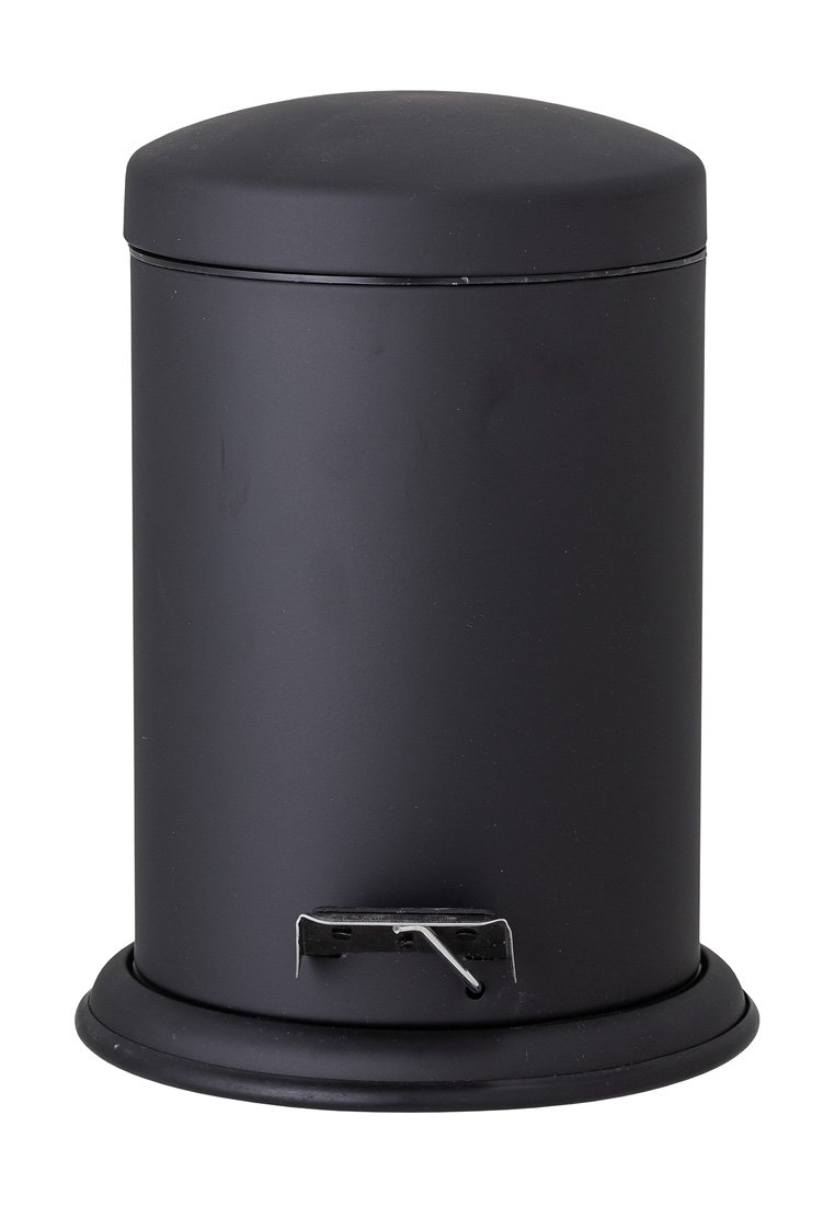 Ronde, matte zwarte pedaalemmer met een gladde oppervlakte, koepelvormig deksel en een metalen voetpedaal om te openen. De basis heeft een ronde rand.