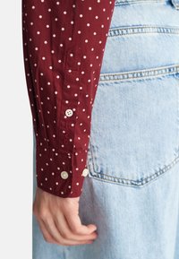 GANT REGULAR FIT DOT VOILE - Button-down blouse - carbernet red