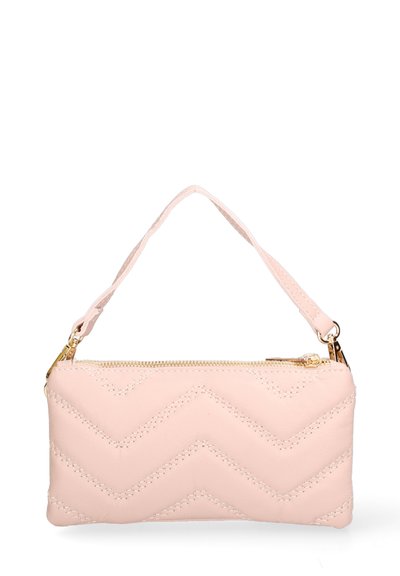 Porte-monnaie en cuir rose avec un motif de couture en zigzag, fermeture éclair dorée et une sangle pour le porter. Forme rectangulaire compacte avec une texture lisse.