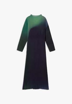 Robe longue plissée avec un dégradé de couleurs allant du vert au bleu foncé, dotée d'un col rond et de manches longues.