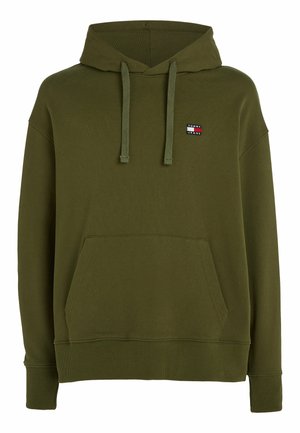 Olivgrüner Kapuzenpullover aus weichem Material, mit einer Kängurutasche und einem kleinen Markenlogo-Patch auf der Brust.