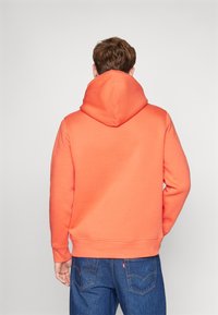 GANT ARCHIVE SHIELD - Mikina s kapucňou - orange