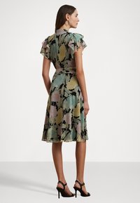 Lauren Ralph Lauren Petite ISELDA POLY CRINKLE DRESS - Košilové šaty - black/pink/green