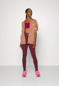 adidas Sportswear ESSENTIALS LINEAR FULL-ZIP - Mikina so zipsom - clay strata/clear pink