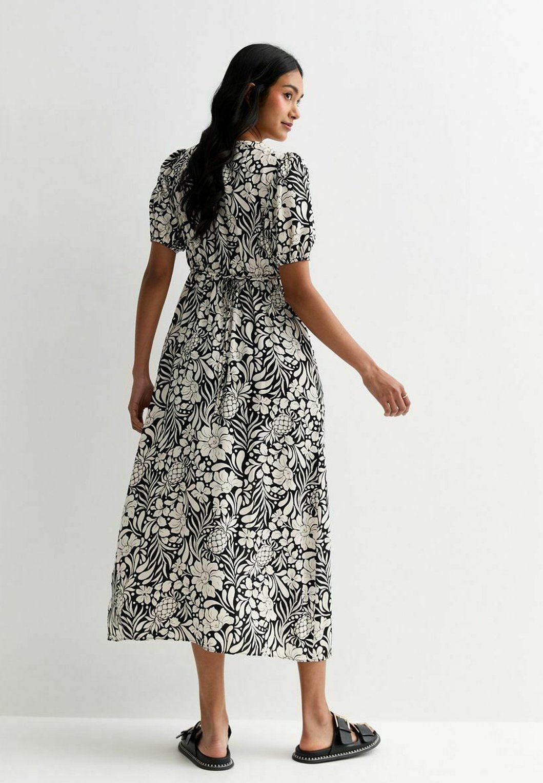 New Look FLORAL V NECK PUFF SLEEVE - Day dress - off white/off
