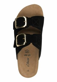Sandale à glissière en suède noir avec deux sangles réglables dotées de boucles dorées, semelle intérieure en mousse douce et semelle extérieure lisse couleur beige.