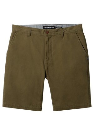 Pantaloni corti verde oliva in cotone, con vestibilità dritta, due tasche laterali e chiusura con bottone, dotati di una cintura interna a righe.