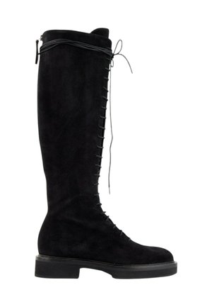 Botte noire en daim montant jusqu'au genou avec lacets à l'avant, talon bas et fermeture éclair à l'arrière.