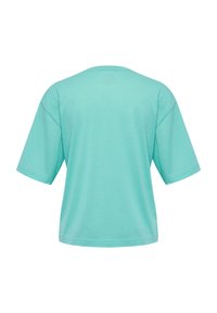 Turkise t-shirt med korte ærmer, rund halsudskæring og en afslappet pasform. Lavet af blødt stof med en glat tekstur. Ingen synlige mønstre eller logoer.
