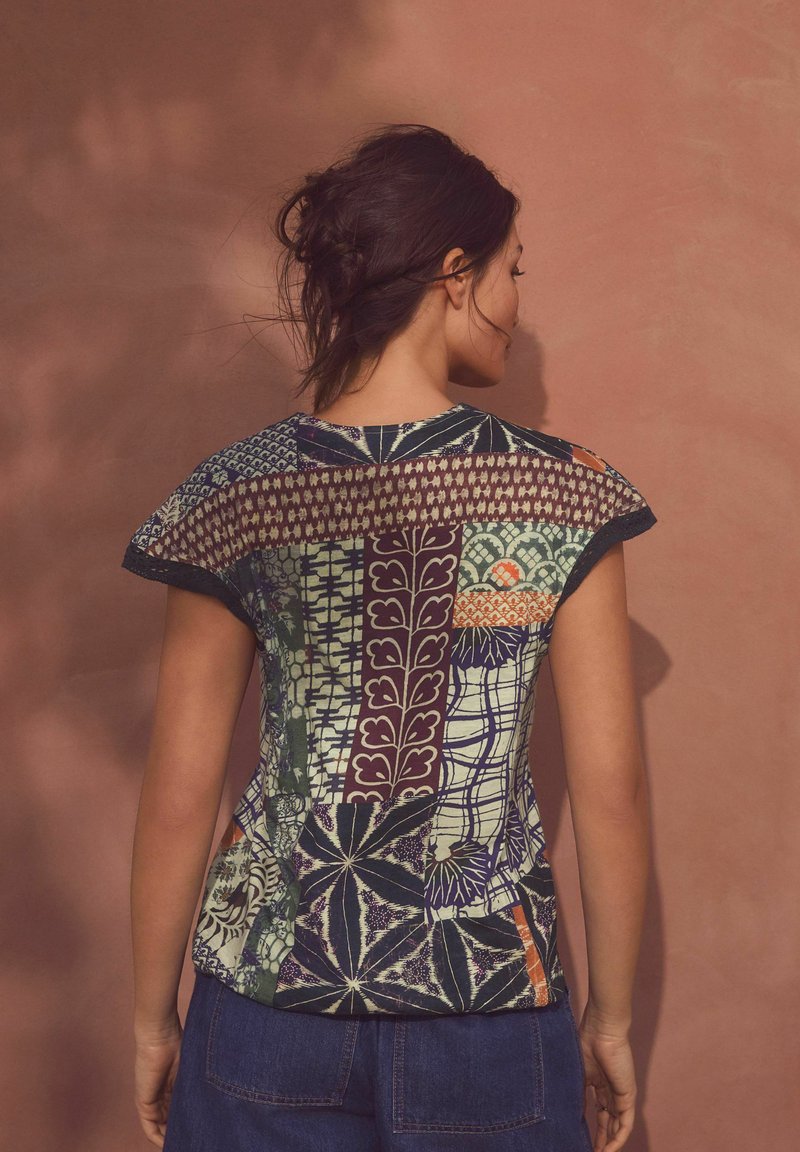 Next PETITE FIT SHORT SLEEVE V-NECK BUBBLEHEM Camiseta