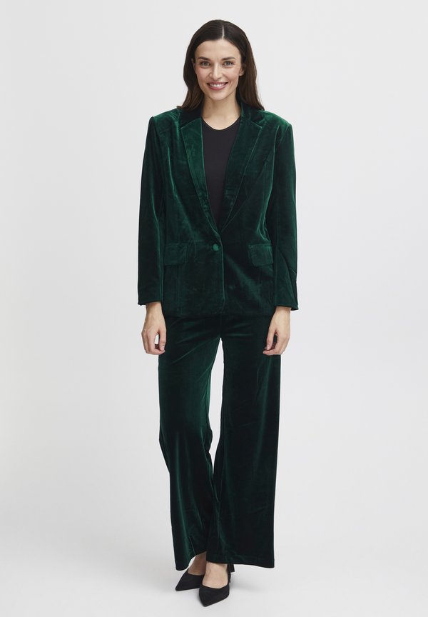 FRDONNA - Blazer - ponderosa pine2