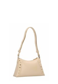 Beige leren handtas met een gebogen schouderband, gouden rits en decoratieve gouden studs in ster- en piramidevorm aan de voorzijde.