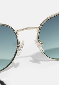 Jack & Jones JACRYDER SUNGLASSES UNISEX - Solglasögon - silver-coloured/black