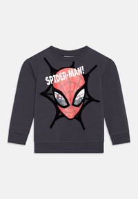 Felpa grigia scura in cotone, con una grande grafica di Spider-Man rossa e un design di ragnatela nera, accompagnata dal testo "SPIDER-MAN!" sulla parte anteriore.
