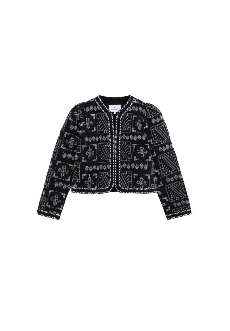 Veste noire courte à manches longues, ornée de motifs brodés géométriques et floraux blancs sur toute la surface.