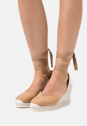 RINA - Veterpumps - camello