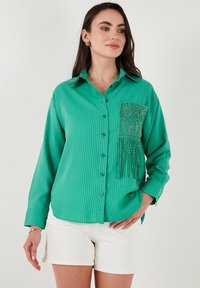Unselected, green