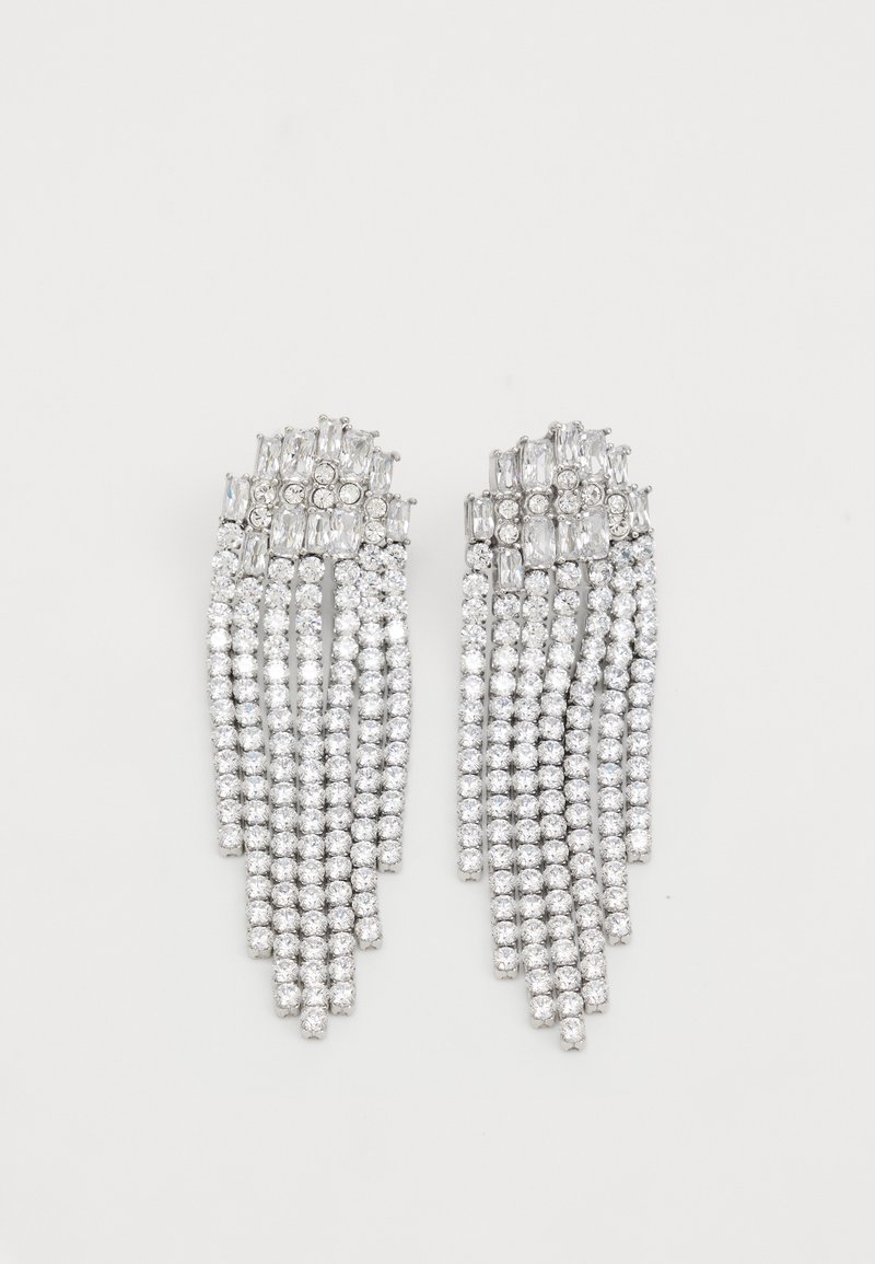 Silberne fransige Ohrringe mit mehreren Reihen funkelnder klarer Kristalle in verschiedenen rechteckigen und runden Formen.