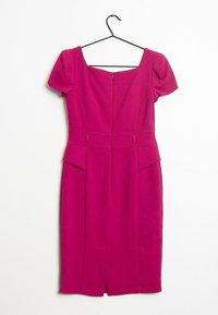 Robe ajustée magenta à manches courtes, décolleté carré, fermeture éclair au dos et poches avant. Texturé lisse et design structuré.
