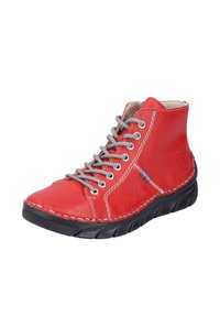 Czerwone skórzane buty za kostkę z szarymi sznurówkami, białymi przeszyciami i czarną gumową podeszwą. Posiadają okrągłe logo po zewnętrznej stronie.