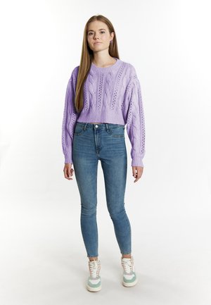 - Sweter
