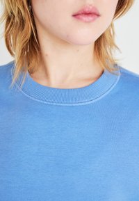 Weekday ESSENCE STANDARD  - Melegítőfelső - blue medium