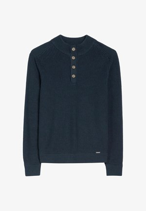 Granatowy sweter z dzianiny z wysokim kołnierzem, zapięciem na cztery guziki, ściągaczami przy rękawach oraz teksturowanym wzorem na ramionach.