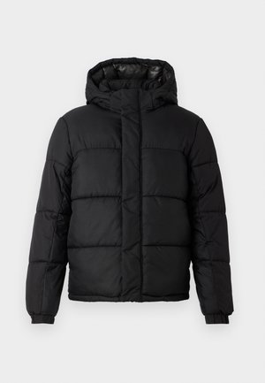 Zwarte pufferjas met capuchon, met een gequilt ontwerp, ritsluiting en elastische manchetten. Glad, lichtgewicht materiaal met een glanzende afwerking.