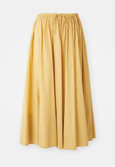 Jupe longue jaune avec une taille élastique et un cordon de serrage. Fabriquée en tissu léger, elle présente des plis froncés pour un design fluide.