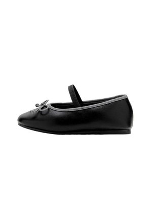 Svarta läderballerinas med rund tå, elastiskt band över fotryggen och en liten rosett fram. Slät textur.