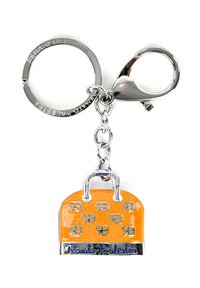 Portachiavi con un design miniaturizzato di una borsa arancione con accenti blu e loghi in rilievo, attaccato a un clip e anello in metallo di colore argento.