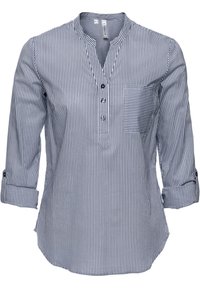 Camisa a rayas en azul marino y blanco, con cuello y medio botón en la parte delantera, y mangas largas arremangadas en los puños. Incluye un bolsillo en el pecho.