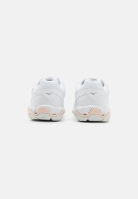 Mizuno WAVE PHANTOM 3 - Handball shoes - white/aleutian/cloud pink