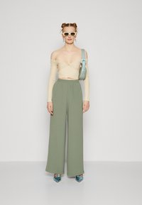 Vero Moda Tall VMALVA WIDE - Püksid - laurel wreath