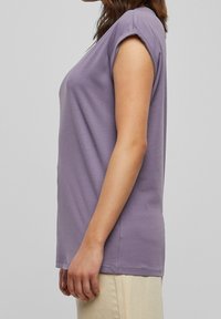 Urban Classics T-shirt - bas - purple