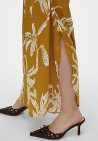 Aware VMKEILA PANTS - Hlače - chai tea/bonni