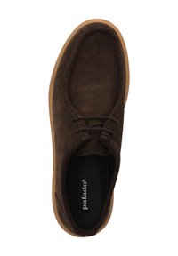 Scarpa in suede marrone con punta arrotondata, dettagli in pizzo e suola in gomma. Soletta nera con branding "Palado". Tessuto morbido e design pulito.