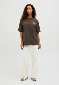 JJXX JXMILLOW LOOSE TEE - Apdrukāts T-krekls - chocolate brown