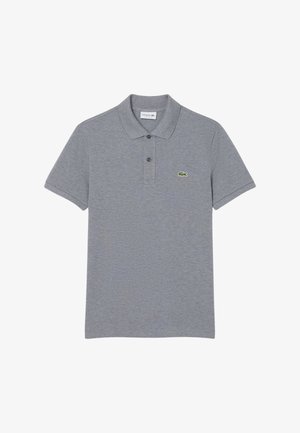 Polo gris de algodón con cuello con solapa, dos botones y un logo de cocodrilo verde bordado en el pecho izquierdo.