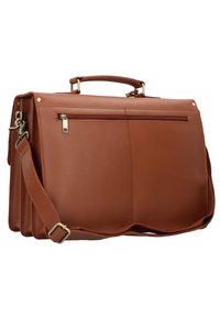 Valigetta in pelle marrone, di forma rettangolare, con manico superiore e tracolla rimovibile. Presenta una tasca frontale con zip e dettagli di cucitura.