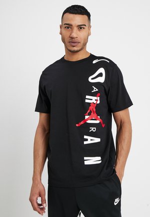 Jordan TEE VERTICAL  - T-shirt con stampa - black/gym red