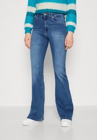 Vero Moda - VMSELINA   - Flared jeans - medium blue denim Miniaturebillede 1