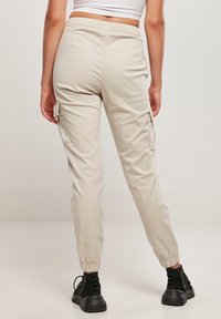 Urban Classics Kapsáče - beige