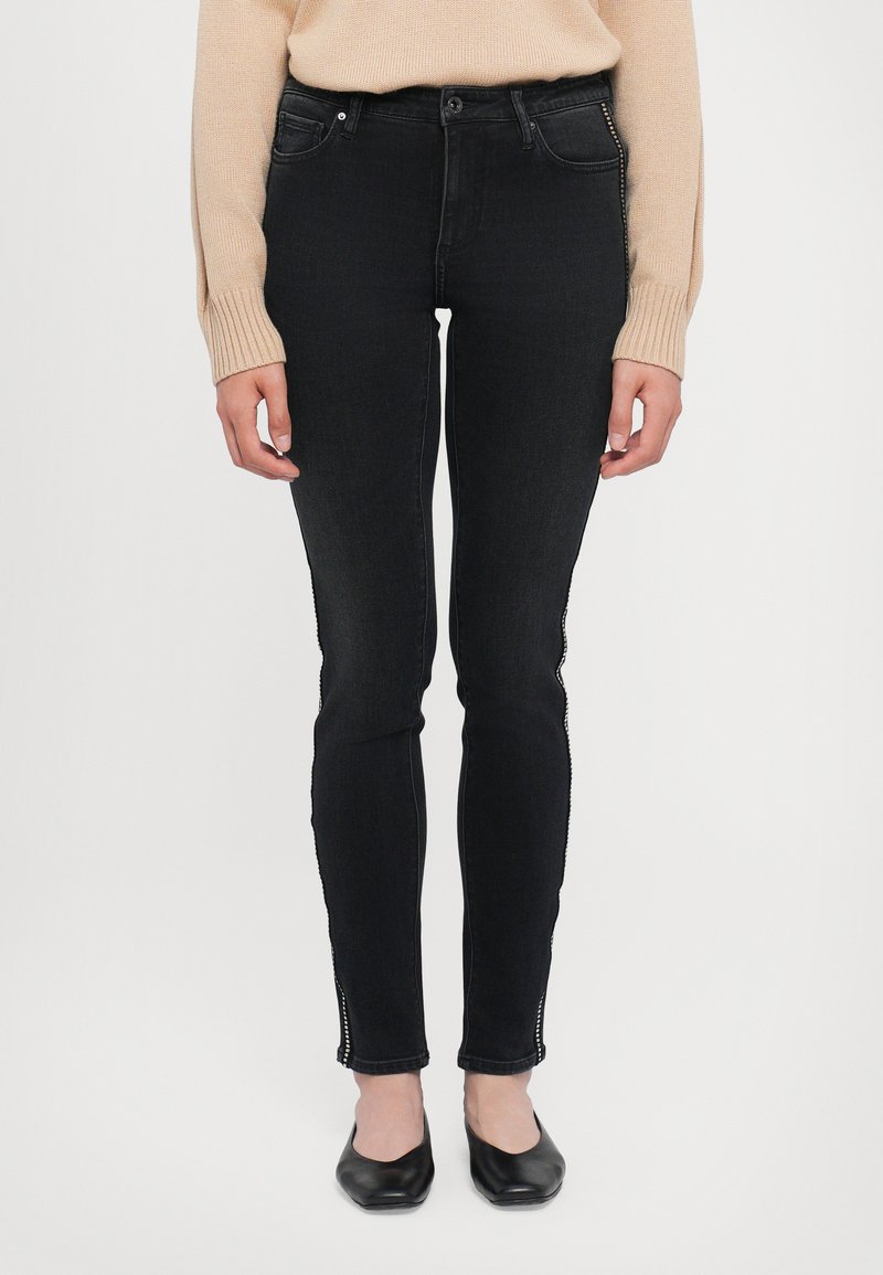 Armani Exchange Testhezálló fazon - black